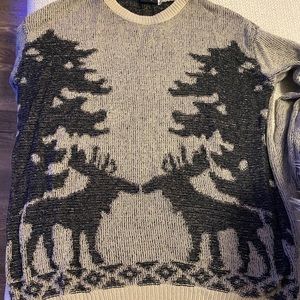 XS BDG Sweater w kissing moose